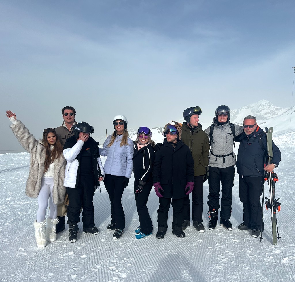 The crew on the piste, Team trip